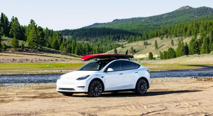 Tesla Owners Complain Of Autopilot Chimes Being Too Loud, Annoying