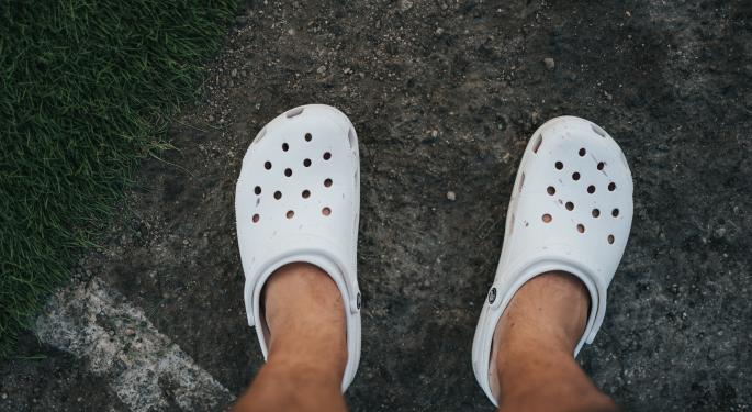 This Footwear Company Has Outperformed Apple, Tesla In Past Year And Expert Traders See Yet More Upside