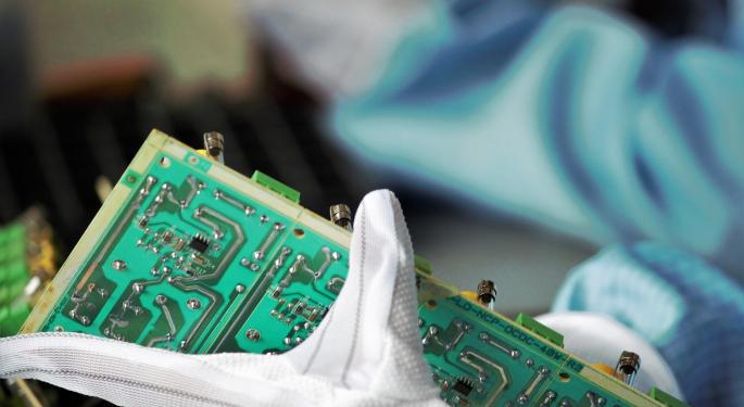 Why Micron Analysts Are Holding Bullish Bias Despite Weak Q1 Guidance