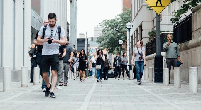 Social Media Beat: What Experts And The Crowd Think Of Biotechs, GE And Tesla