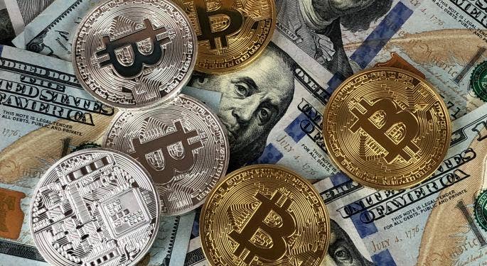 Bitcoin ed Ethereum stabili sul dollaro debole. Convengono le altcoin?