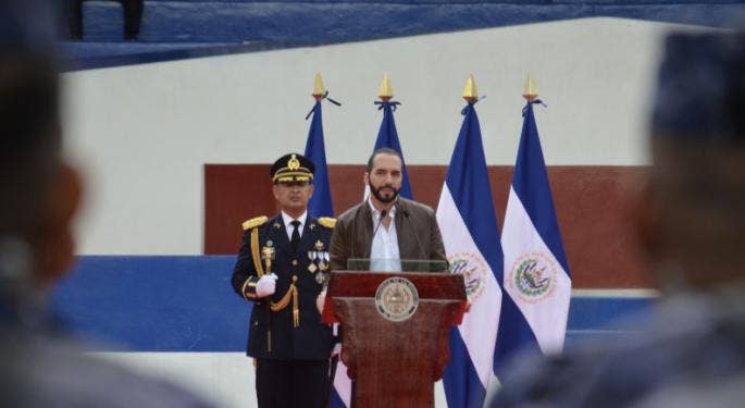 Bitcoin, presidente di El Salvador compra sul ribasso