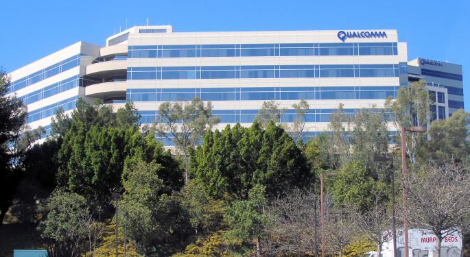 Credit Suisse Lowers Qualcomm's Price Target, Calls It A 'Recovery Story For 2016'
