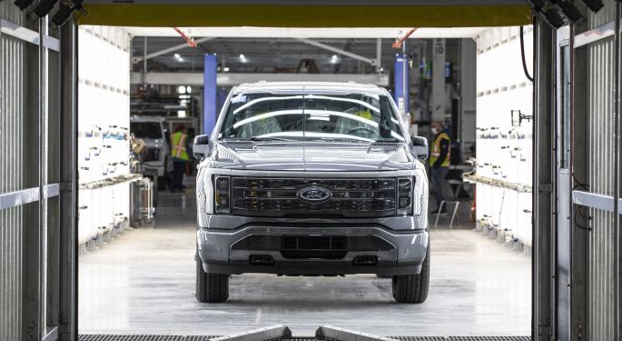Why Ford Shares Are Making New 52-Week Highs Today