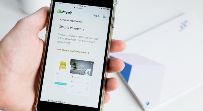 Wood añade 33,8 millones de dólares en acciones de Shopify