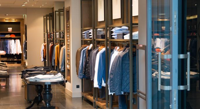 Gap Is Still Hooked To Mall Traffic Headwinds