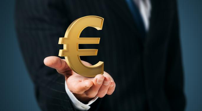 Euro Slips After Fed Decides To Continue Tapering