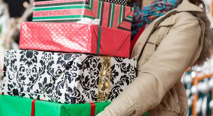 Retailers Look to Lure in More Holiday Shoppers with Extended Hours & Discounts