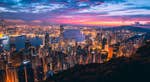 Hong Kong, indice Hang Seng sale ma Alibaba in calo