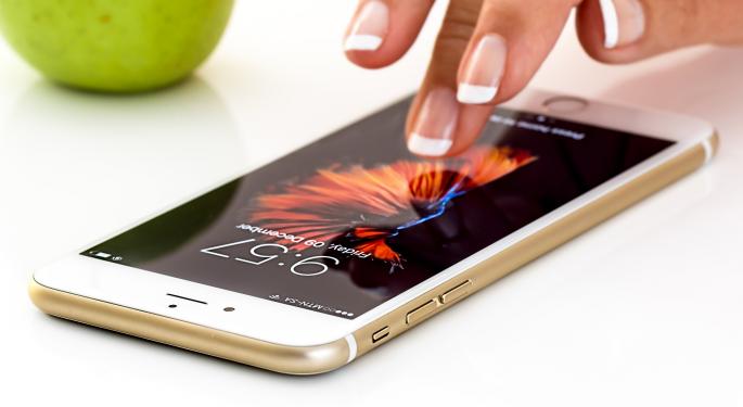 Smartphone Sales To Rebound After 3-Year Low: Accenture