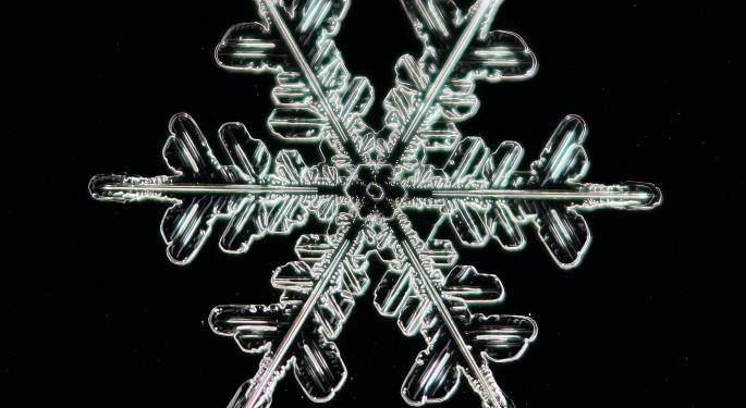 Snowflake Analyst Gives Stock Outperform Rating, But Cautions Near-Term Volatility