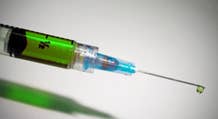 Il vaccino AstraZeneca riceve approvazione nel Regno Unito