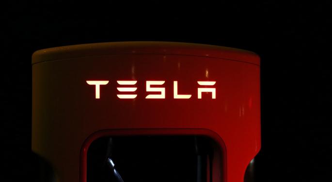 Tesla, Wedbush alza il target di prezzo a .900