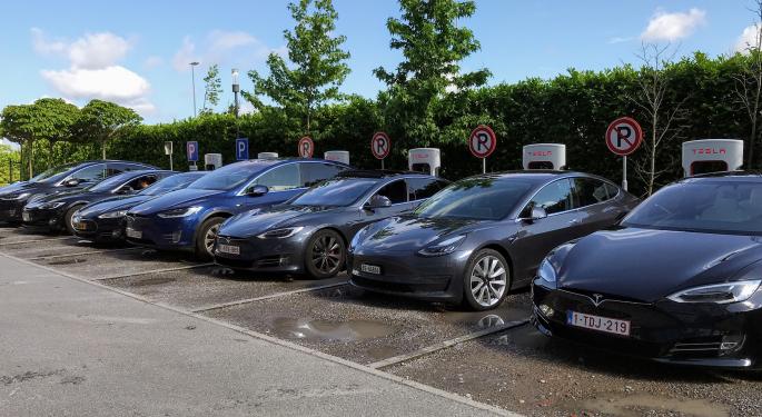 Cramer: Tesla Is A Tech Company On Wheels, Unlike Ford And GM