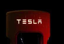 Tesla, un impianto attivo 24 ore su 24 nella fabbrica di Fremont