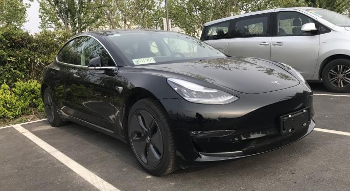 Auto elettriche soffrono l’aumento dei prezzi delle batterie