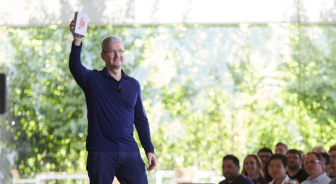 If You Invested $1,000 In Apple When Warren Buffett Bought In, Here's How Much You'd Have Now