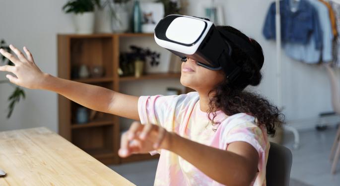 Apple Hiring AR/VR Engineer to Develop 'Entirely New Application Paradigm'