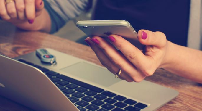 4 Internet Stocks To Buy On The Dip