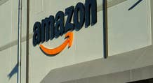 Amazon si accorda con due impiegati licenziati
