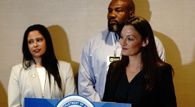 Feds Say Nope To Guns And Dope: Florida Agriculture Commissioner Says Medical Marijuana Cardholders Deprived Of Second Amendment Rights