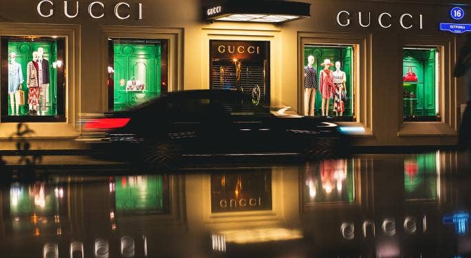 Gucci accetta Bitcoin, Dogecoin e Shiba nei negozi USA