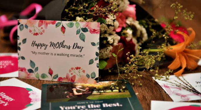 Looking For The Perfect Mother's Day Gift? Here's How You Can Get A Free iPhone 13