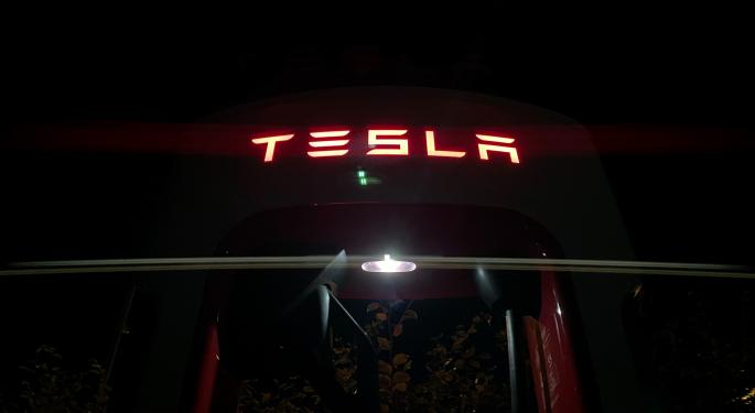 Un analista cree que los Tesla están a 10 años de la autonomía completa