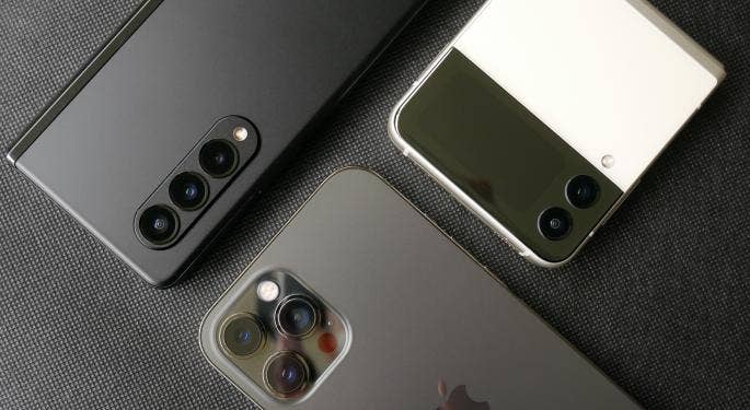 El iPhone plegable de Apple podría tener una pantalla como la del Kindle