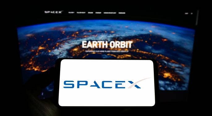 Domani SpaceX lancerà altri 53 satelliti Starlink