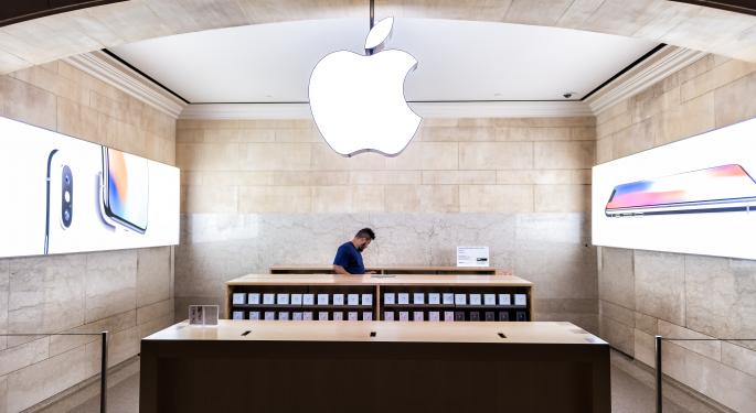 Apple Gives 10% Hike To Store Workers Amid Hot Inflation, Unionization Drive