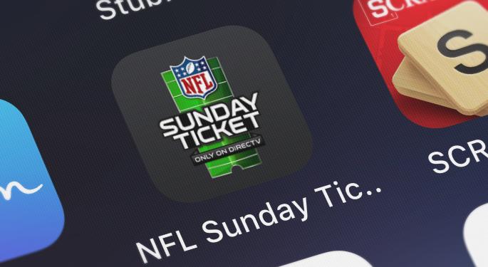 Apple In 'Winner's Circle' For NFL Sunday Ticket Rights Versus Amazon, Says Analyst