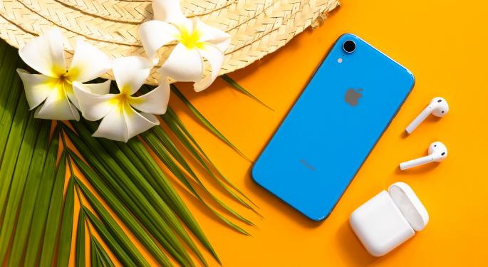 Apple Shifting Some Production From China To Vietnam Leads To Suppliers Fighting Over Poaching