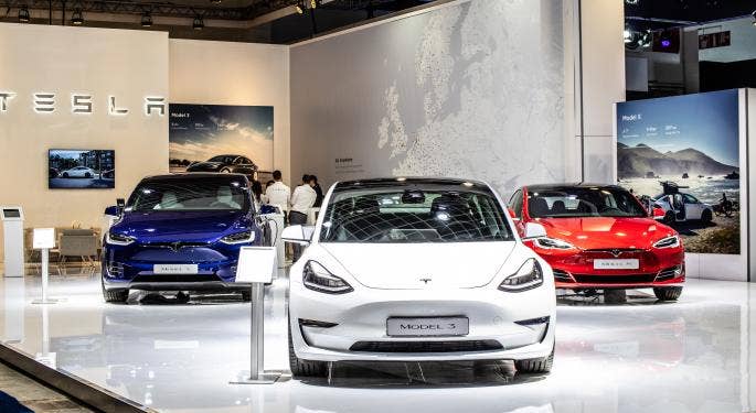 Los precios de coches de Tesla, GM y Ford suben más que los de gasolina