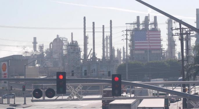 Supreme Court Ruling Dials Back EPA Powers: What It Means For Energy Stocks