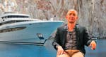 Il superyacht di Jeff Bezos resta bloccato a Rotterdam