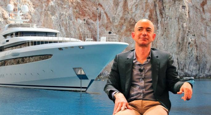Pays-Bas : le super yacht de Jeff Bezos fait polémique