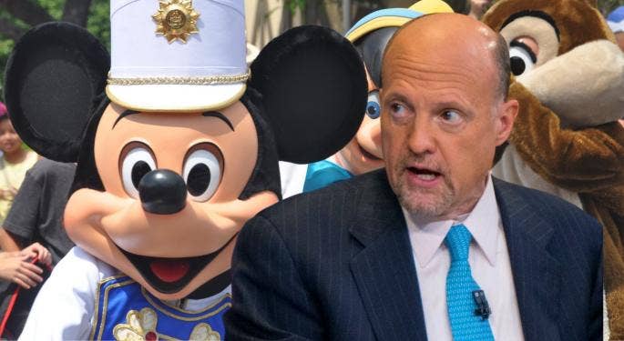 Jim Cramer: “Deberías tomar cada centavo” y comprar Disney