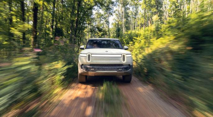 Rivian fa +13% in Borsa, ma gli analisti restano scettici