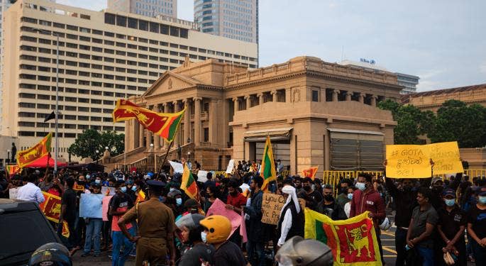 In seguito alle proteste si dimette il Presidente dello Sri Lanka