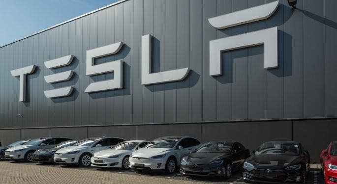 Perché Tesla fa più utili di GM con meno automobili?