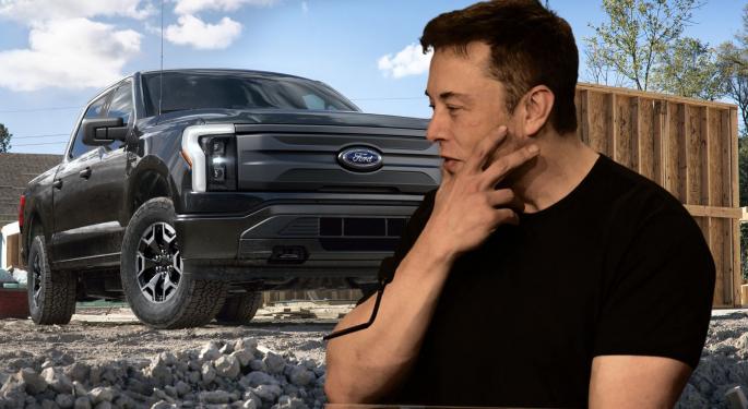 L’F-150 Lightning di Ford può ricaricare una Tesla Model 3