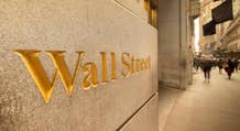 Wall Street: azioni USA chiudono in verde, greggio +1%