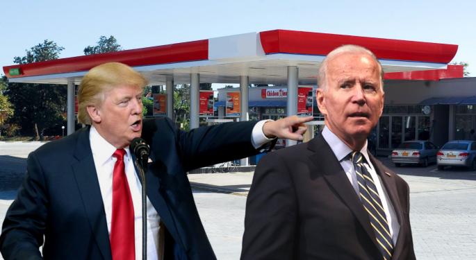 Trump: Biden tiene basso il prezzo della benzina per le elezioni