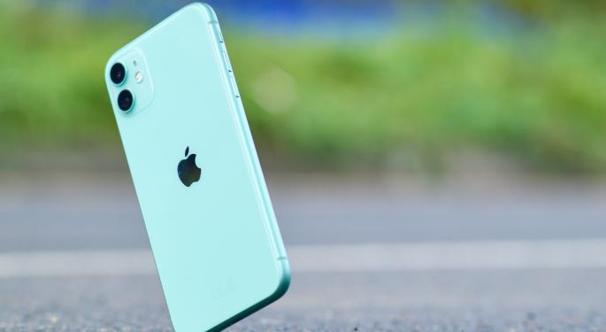 Apple Patents Folding Smartphone That Can 'Heal' Its Own Scratches