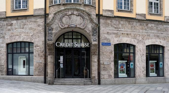 Una Credit Suisse in difficoltà scivola ai minimi annuali