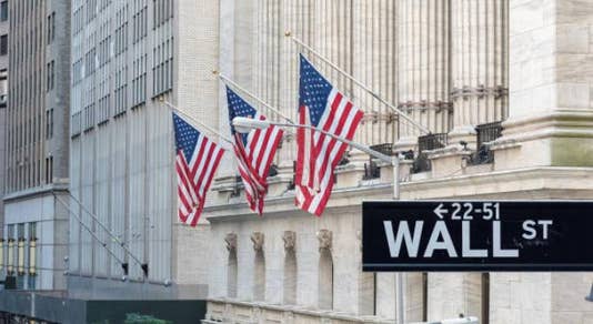 Actualidad de Wall Street: El Nasdaq gana terreno y el crudo sube más de un 2%