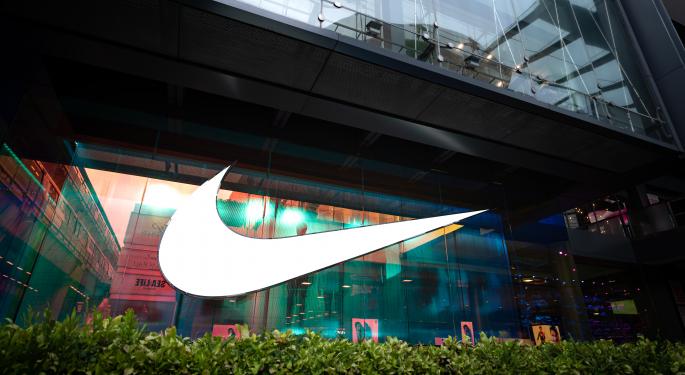 cascada Colaborar con Cortar Nike cae un 40% este año, ¿qué revelará hoy en su informe de ganancias? |  Benzinga España