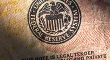 Fed: Las tasas podrían permanecer más altas durante más tiempo