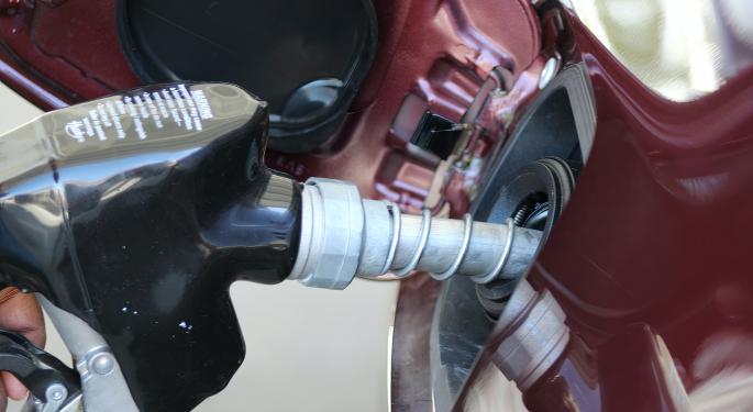 Exxon Mobil, Chevron Shares Continue Rally Following Q3 Earnings, But Which Oil Stock Do Wall Street Analysts Prefer?